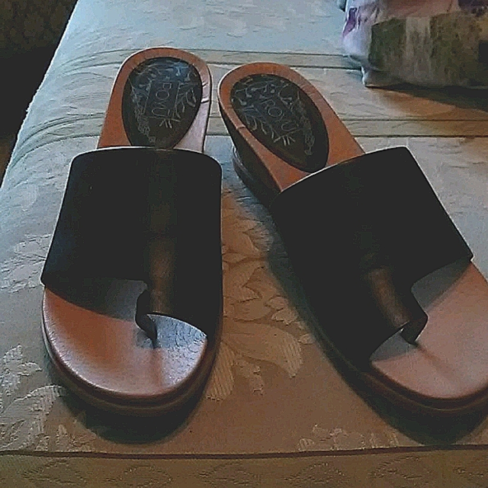 Sandal